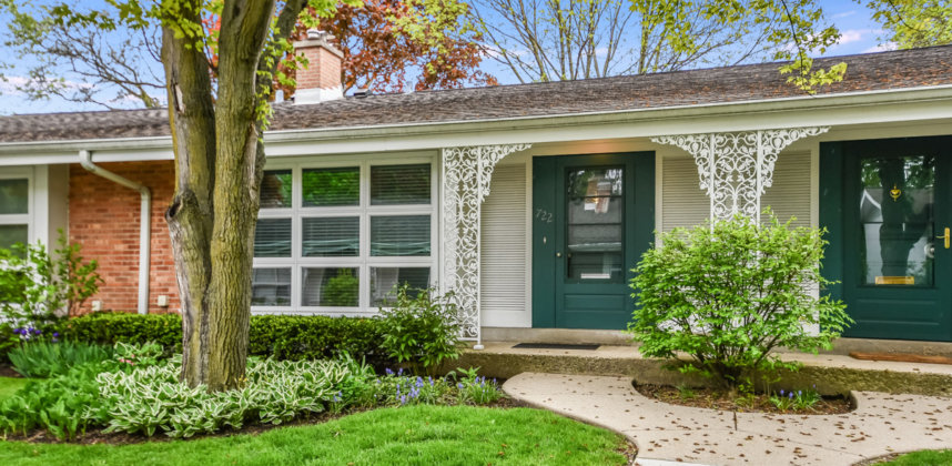 722 Carriage Hill Drive Glenview, IL 60025