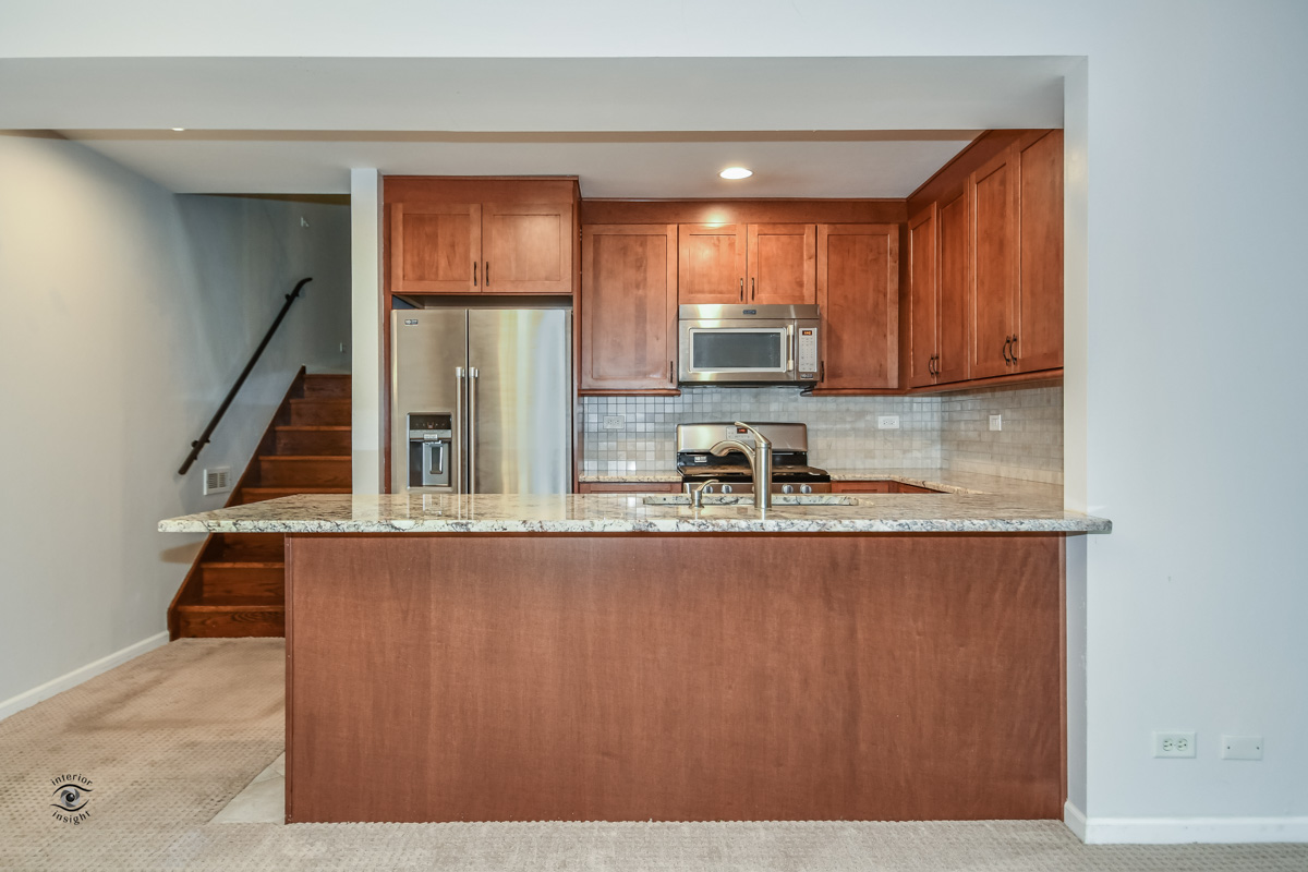 04-Kitchen-722-carriage-hill-drive-glenview-home-for-sale