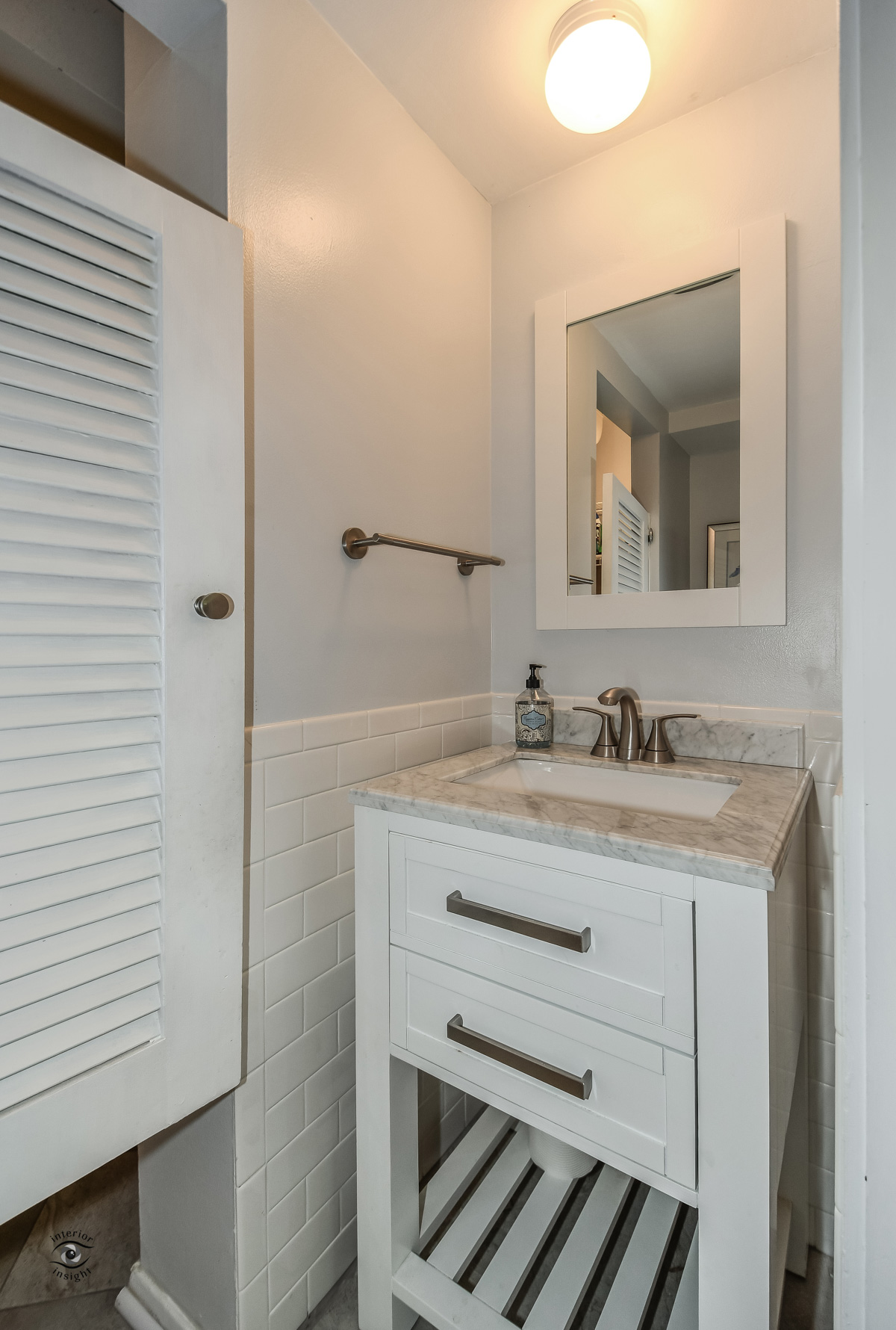 12-Powder Room-722-carriage-hill-drive-glenview-home-for-sale