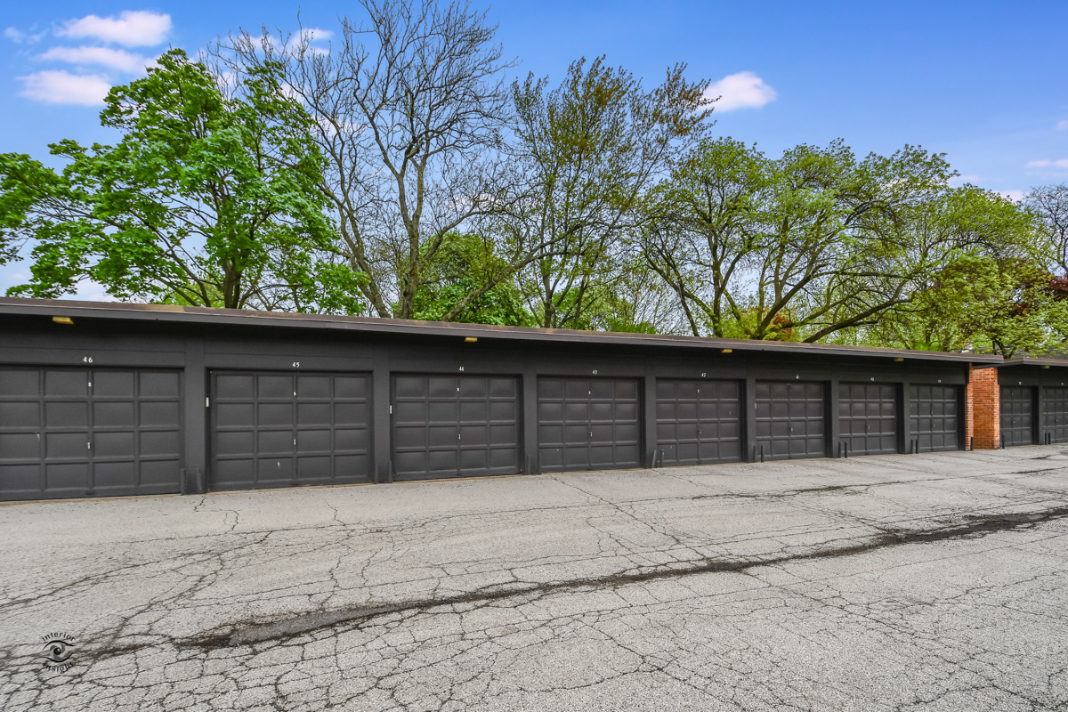 17-Garage 44-722-carriage-hill-drive-glenview-home-for-sale