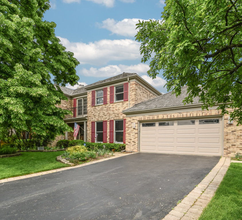 2351 Iroquois Drive, Glenview, IL 60026