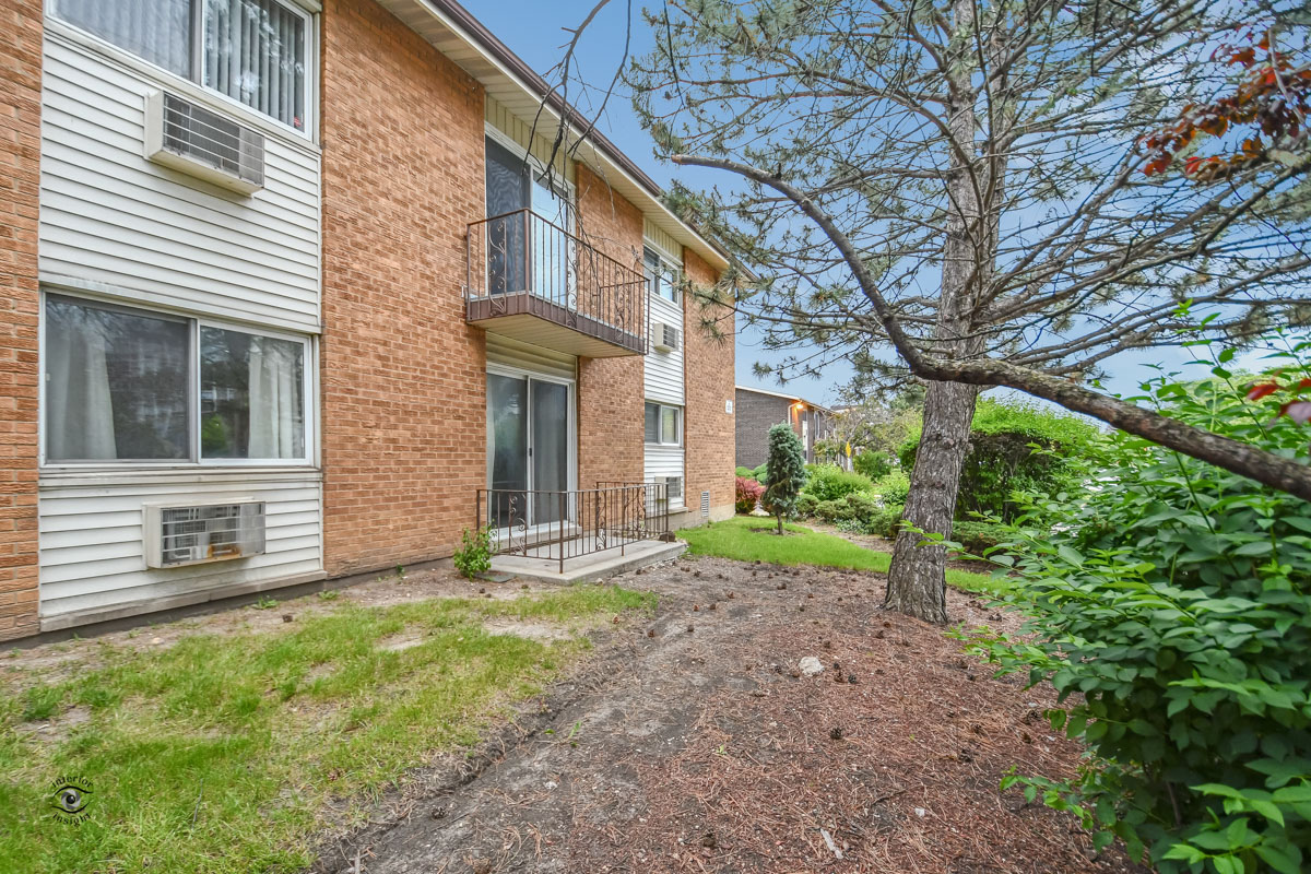 12-Patio to Yard