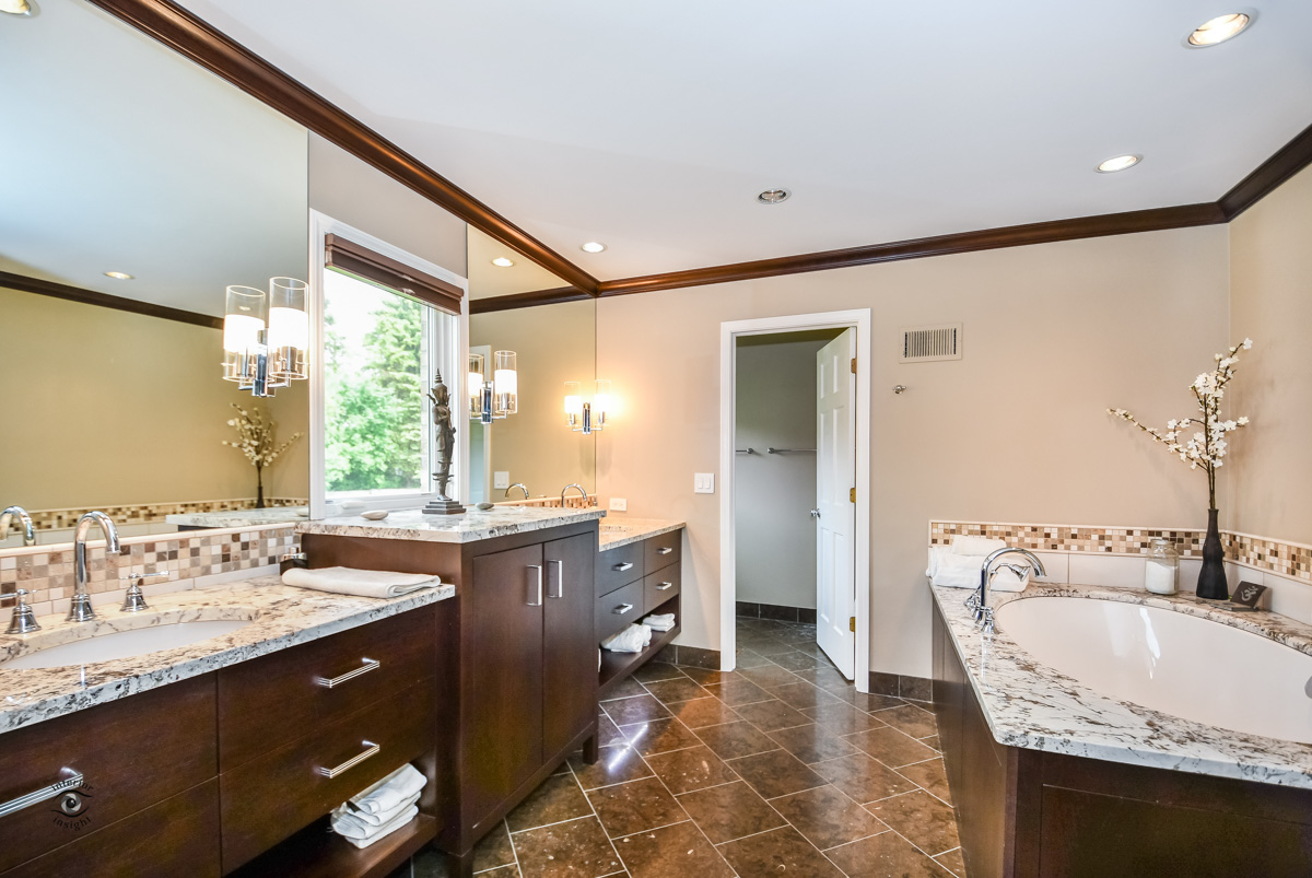 18-Master Bathroom - 2351 Iroquois Drive Glenview Home For Sale