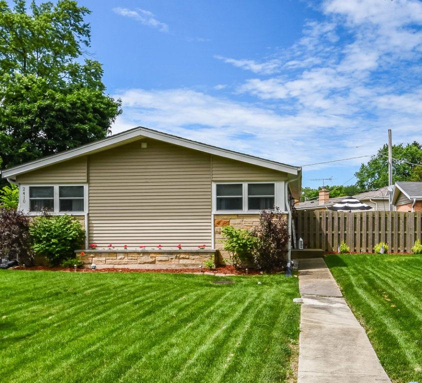 2410 Fontana Drive, Glenview, IL 60025