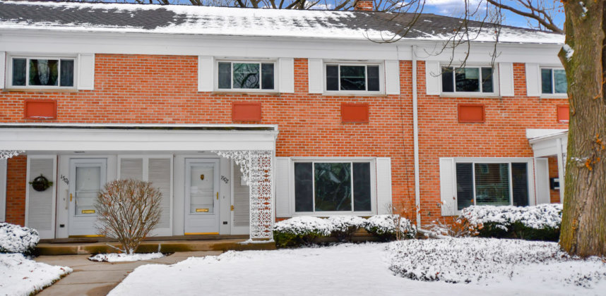 1502 Palmgren Drive Glenview, IL 60025