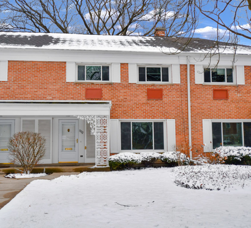 1502 Palmgren Drive Glenview, IL 60025