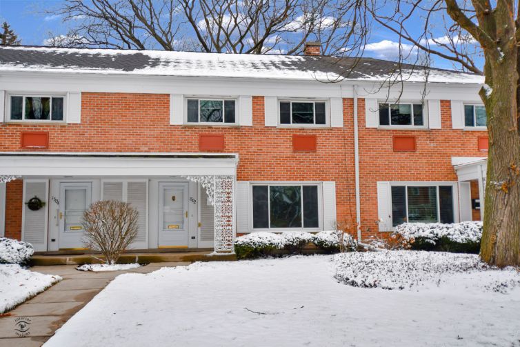 1502 Palmgren Drive Glenview, IL 60025