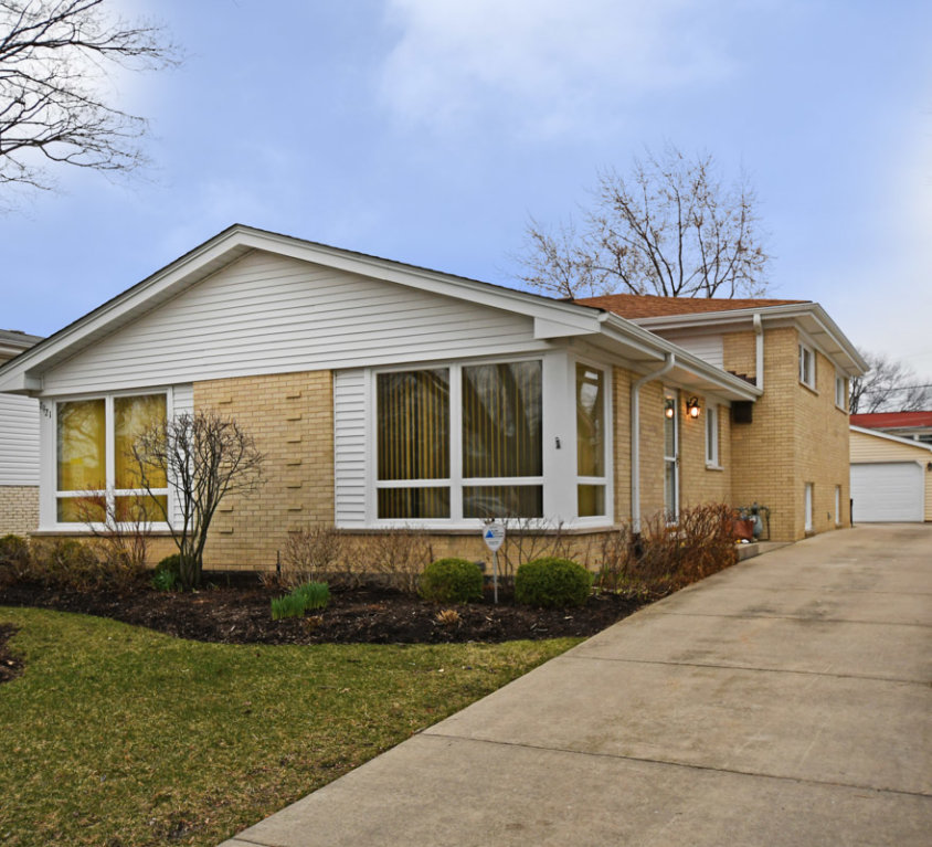 7921 Lyons Street, Morton Grove, IL 60053