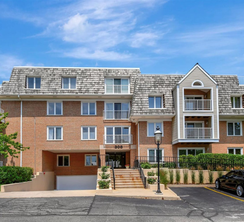 308 Happ Road #204, Northfield, IL 60093