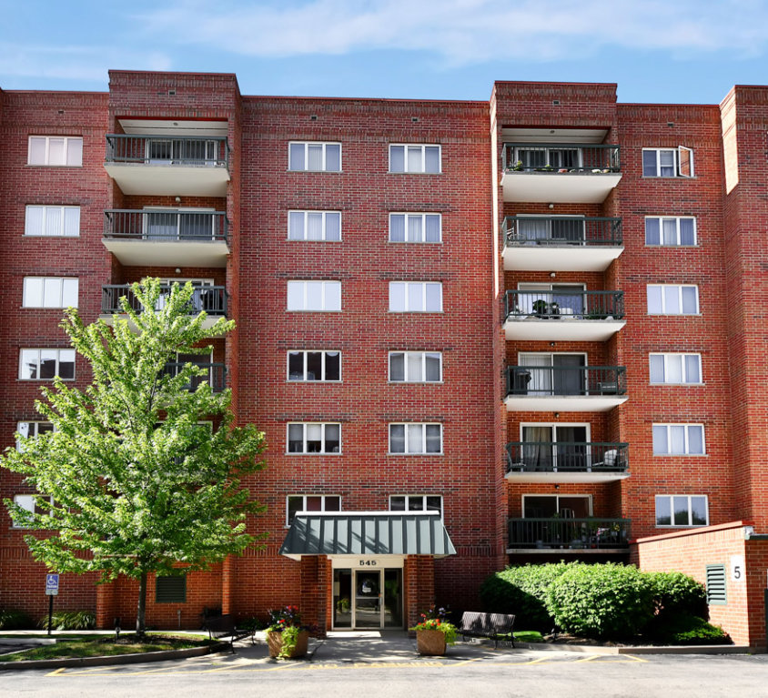 545 S River Road #602, Des Plaines, IL 60016