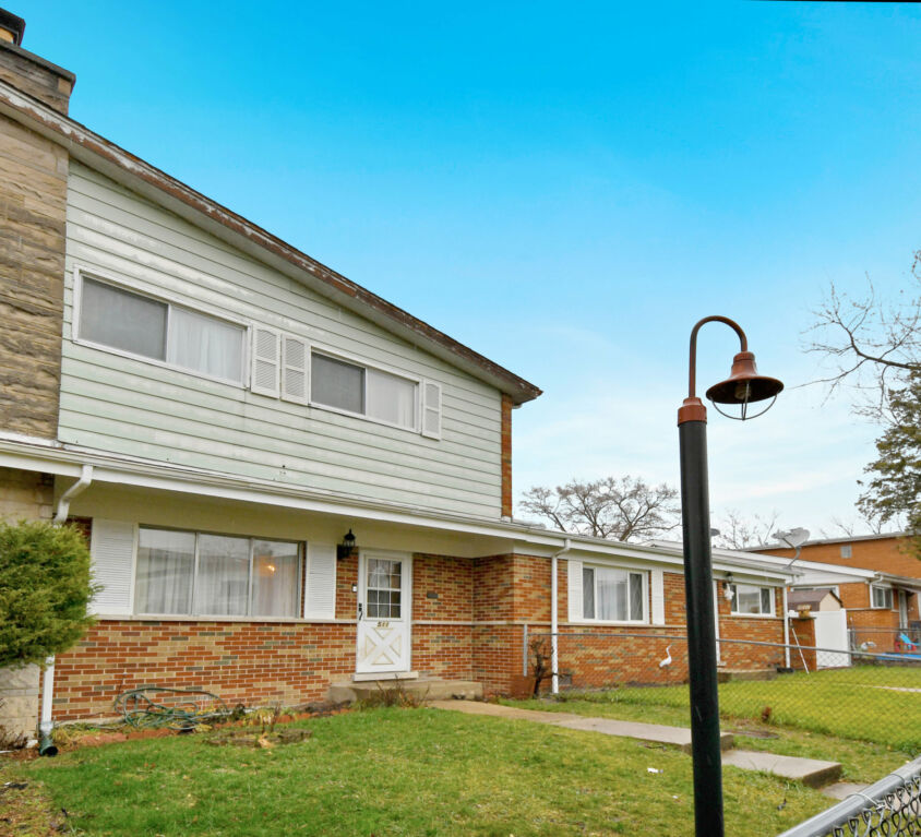 511 Glenshire Rd, Glenview, IL 60025