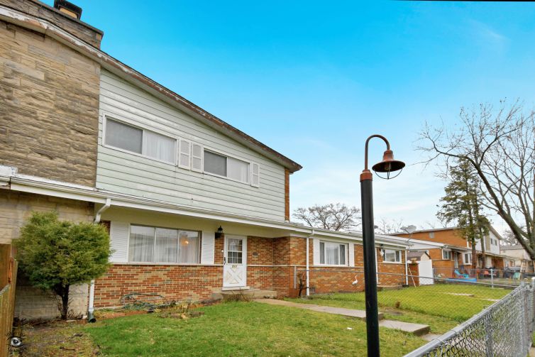 511 Glenshire Rd, Glenview, IL 60025