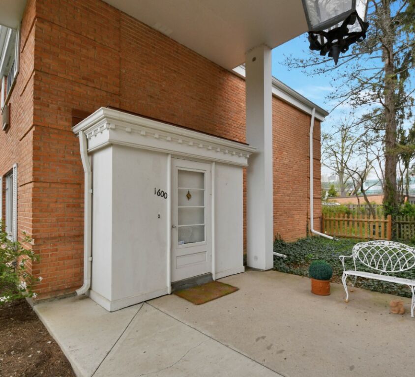 1600 Palmgren Drive, Glenview, IL 60025