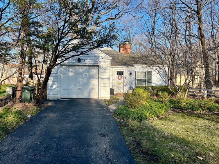 617 Indian Rd, Glenview, IL 60025