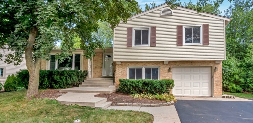 1 Forestway Drive, Deerfield, IL 60015
