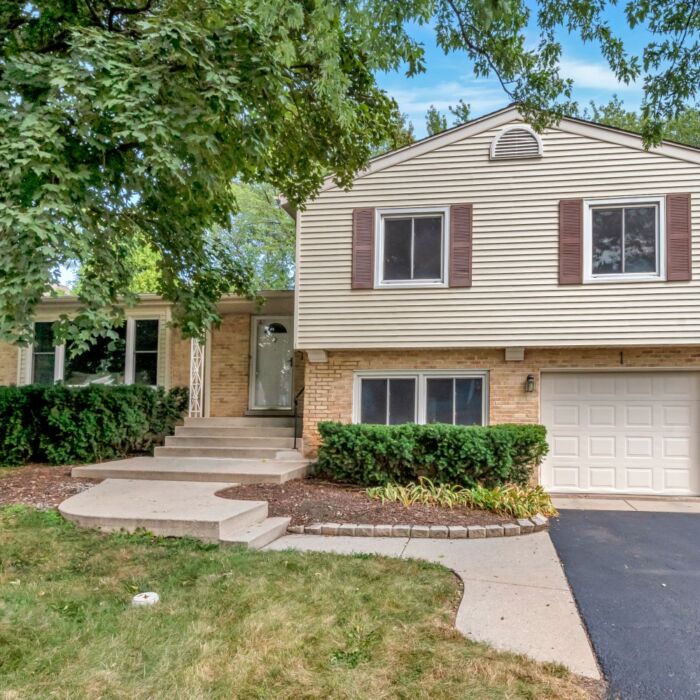 1 Forestway Drive, Deerfield, IL 60015