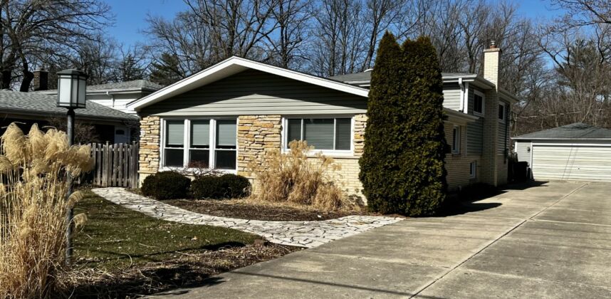 136 Glenview Rd, Glenview, IL 60025