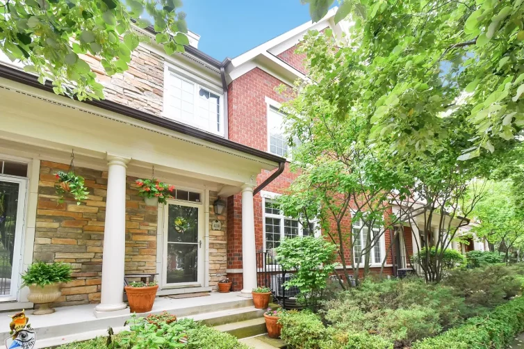 4239 Linden Tree Ln, Glenview, IL 60026