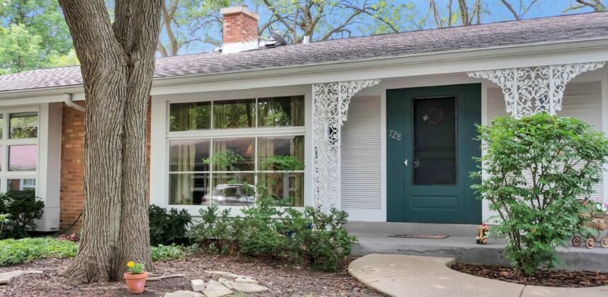 728 Carriage Hill Drive, Glenview, IL 60025