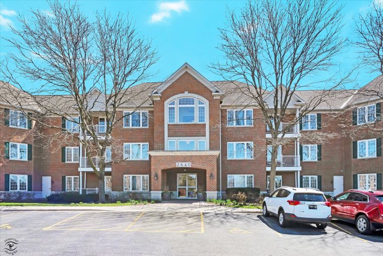 2640 Summit Drive #301, Glenview, IL 60025