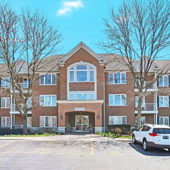 2640 Summit Drive #301, Glenview, IL 60025