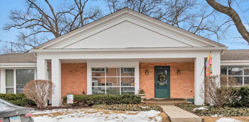 703 Carriage Hill Drive, Glenview, IL 60025