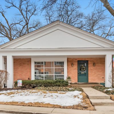 703 Carriage Hill Drive, Glenview, IL 60025