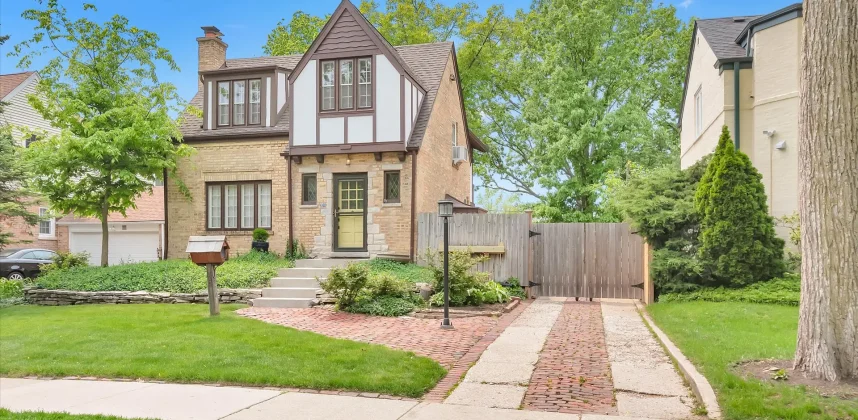 920 Juniper Rd, Glenview, IL 60025