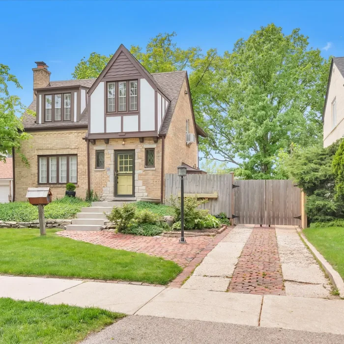 920 Juniper Rd, Glenview, IL 60025