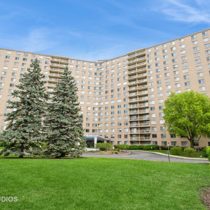 7061 N Kedzie Ave #1504, Chicago, IL 60645
