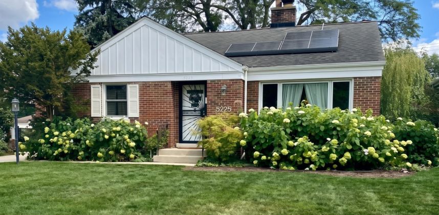 5225 Greenwood St, Skokie, IL 60077